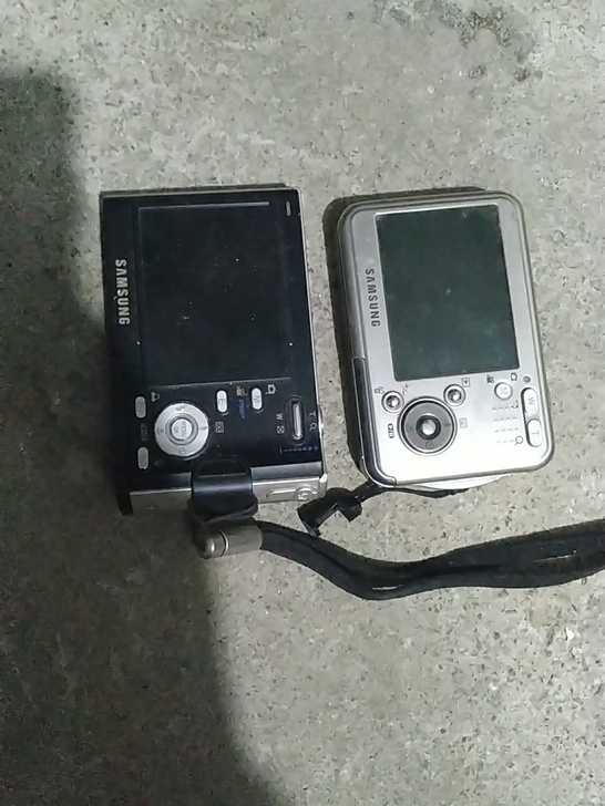 收来的三星数码相机一个i5一个i6八成新 ...