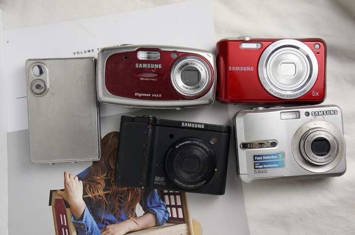 Samsung 三星卡片机一组，估计是坏的...