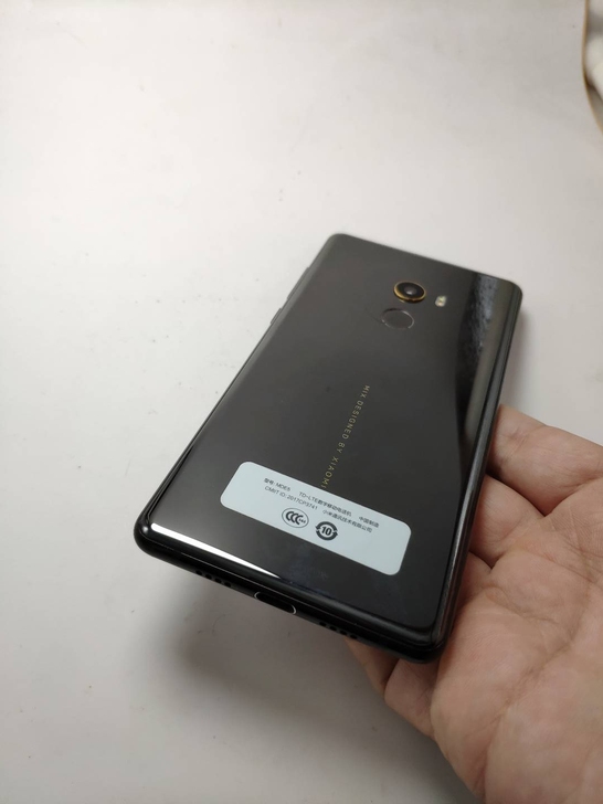 小米mix2客户专拍6+64。   顺丰到付