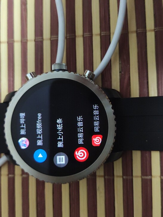 fossil智能手表型号ftw4004
