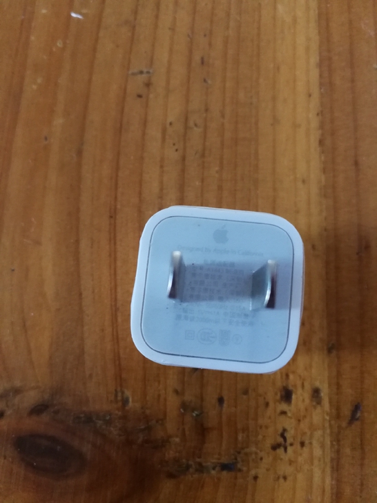 苹果x原装5w充电头。没怎么使用，橙色不错。