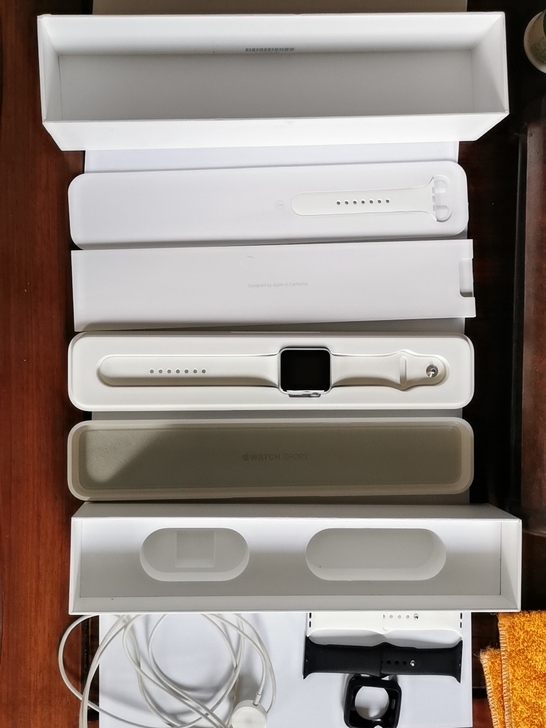 Apple watch初代，银色44mm。...