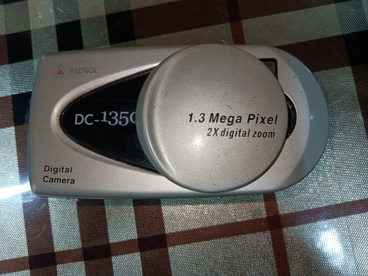 爱国者1350照相机，刚收，配件出135元...