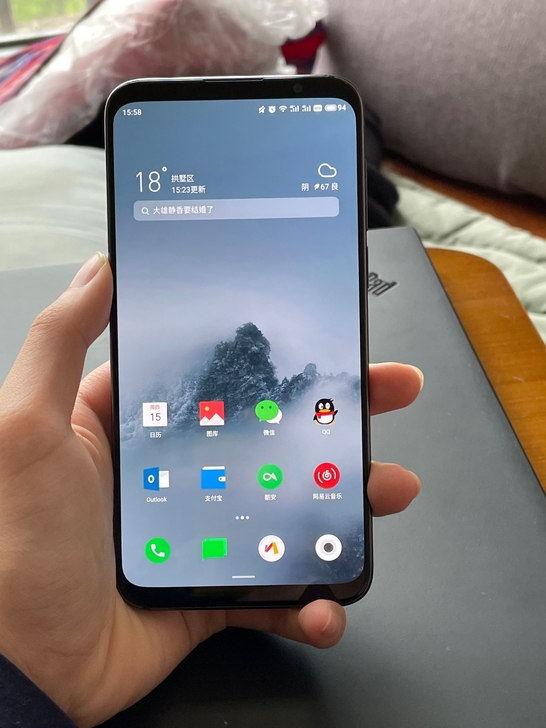 收魅族16th，6+64，屏幕小划痕可以接...
