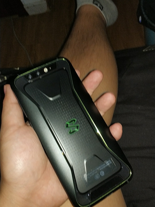 黑鲨1代，骁龙845处理器，6+64G，9...