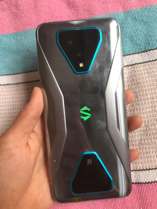 黑鲨3游戏手机   配置8+128gb，无...