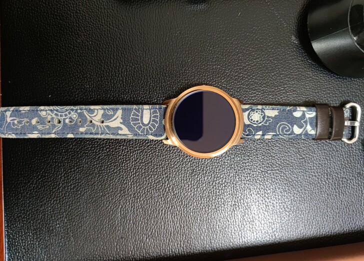 ticwatch 锻金，99新。表盘无划痕...