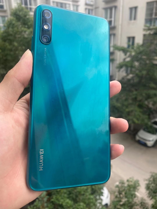 华为畅享10e  4128g 面部解锁