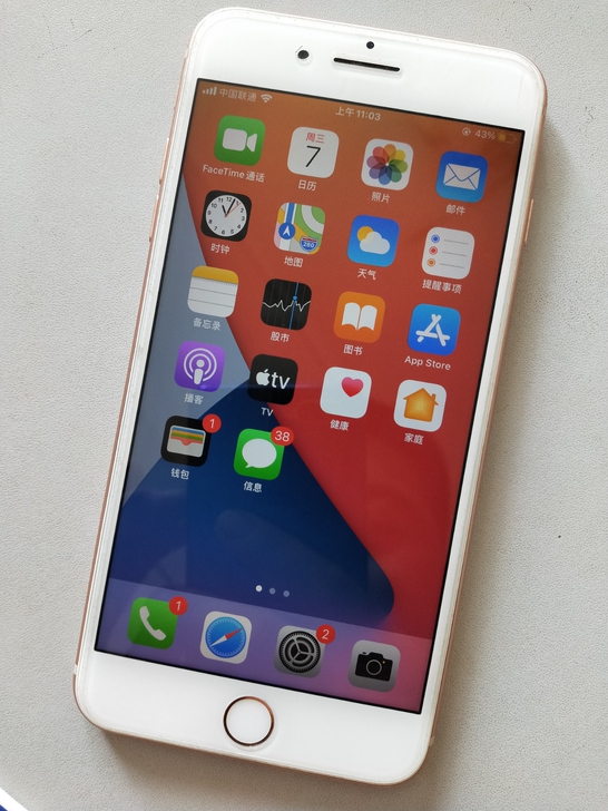 苹果8plus 美版黑解无锁的 移动联通插...