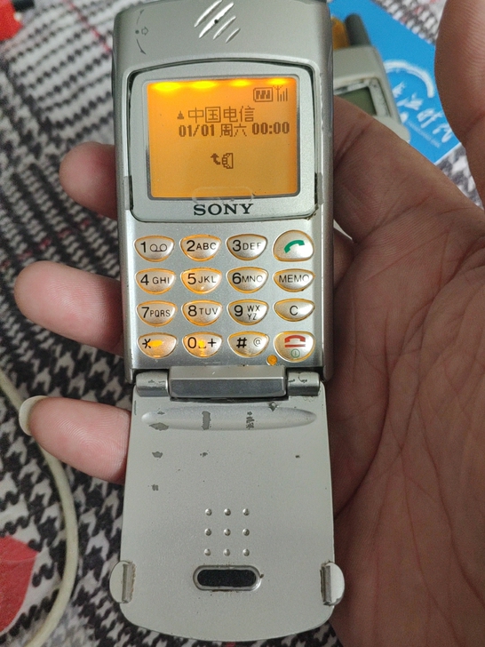 索尼z28开机有信号，没试其它功能二手物品...