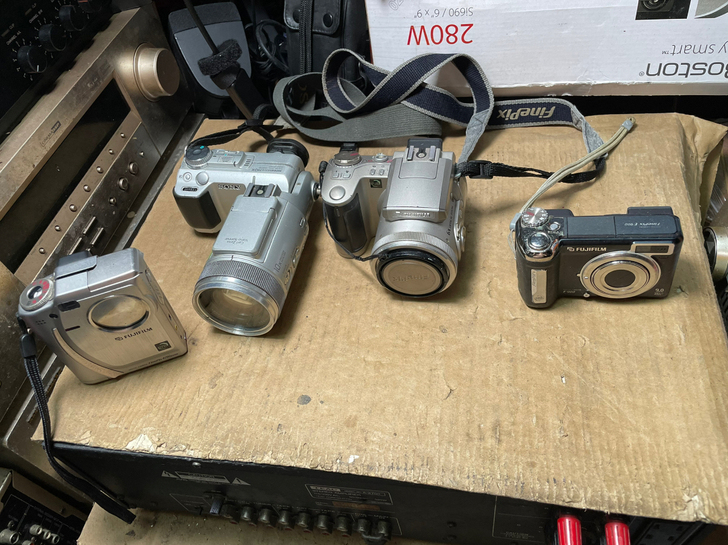 数码相机多件，索尼型号：DSC-F717，...