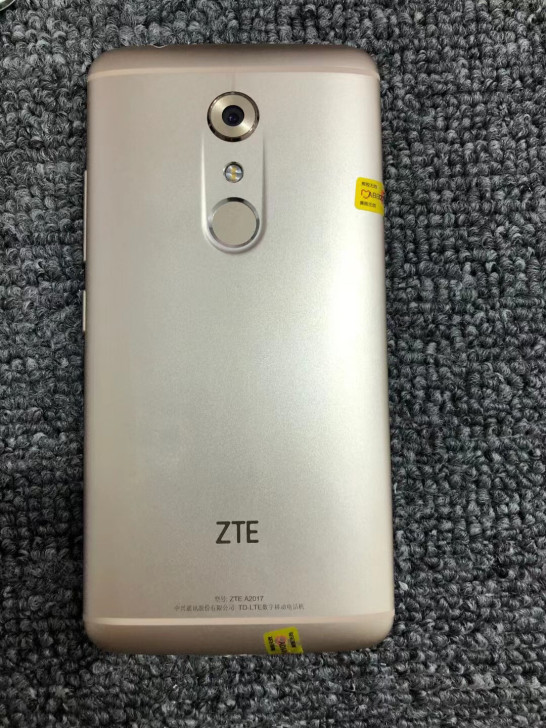 中兴 天机7 4+64g屏幕老化透字 有点...