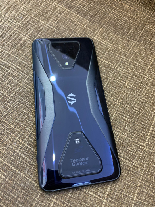 黑鲨3下半身，开机有震动，能开机，充电灯亮...