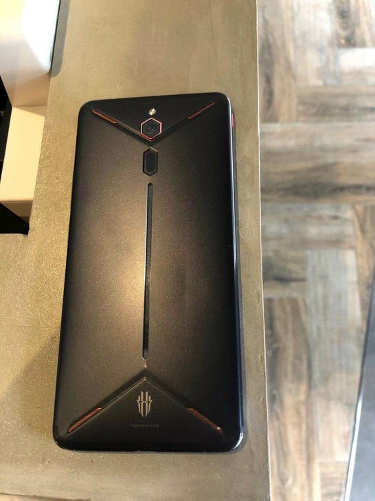 努比亚红魔Mars电竞手机