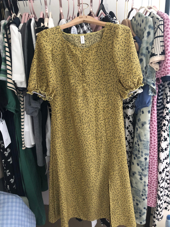 全新 芥末黄碎花连衣裙