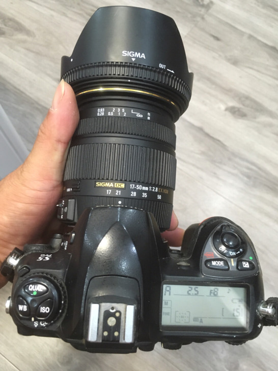 富士S5单反相机、快门十几万、据说这个机器...