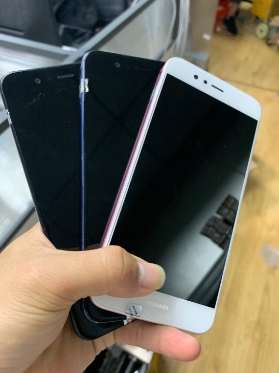 华为nova2，4G运行64G内存，运行速...