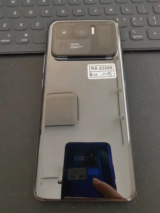 小米11 Ultra ,至尊 5G 。骁龙...