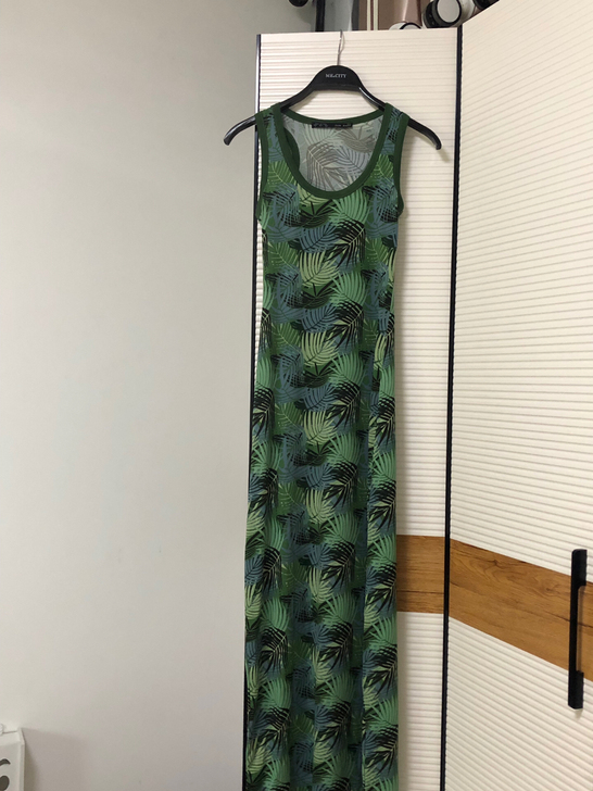 连衣裙！全新没穿过的，仅下水洗了，入手都是...