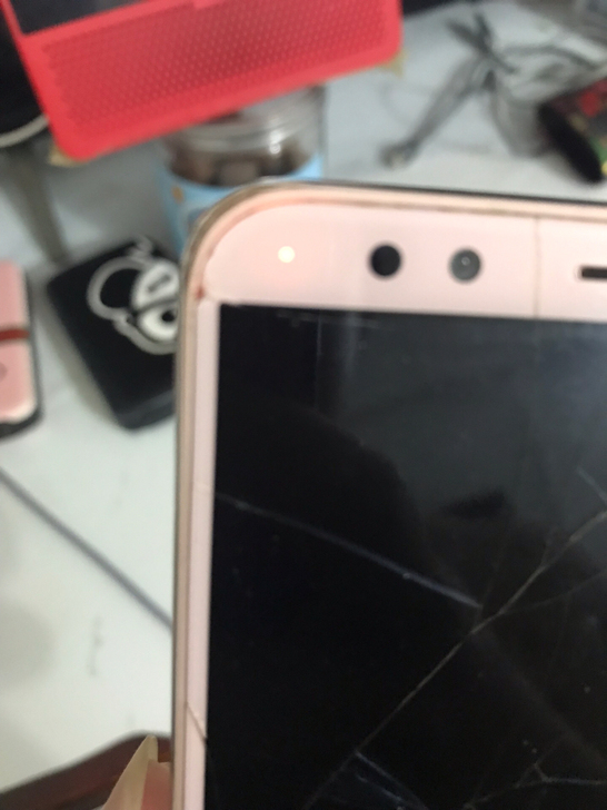 华为手机，充电灯亮