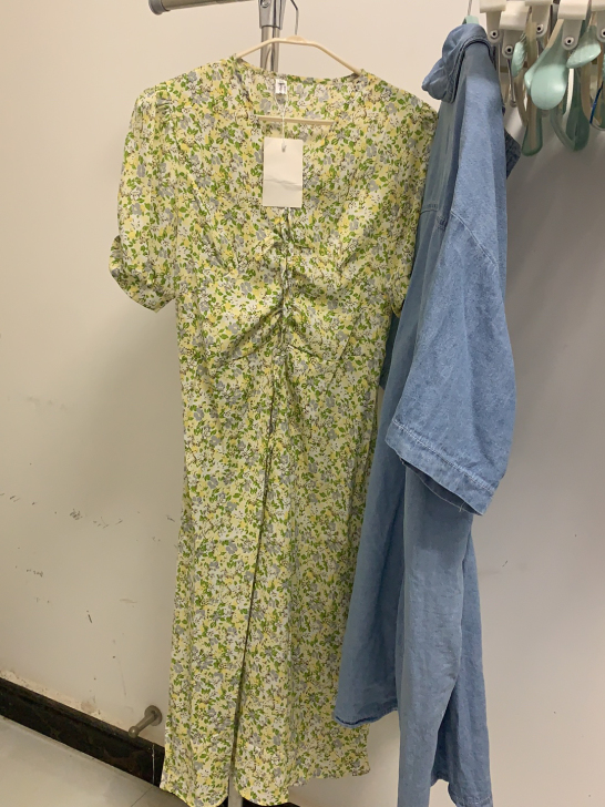 碎花雪纺连衣裙。xl码。全新带吊牌。