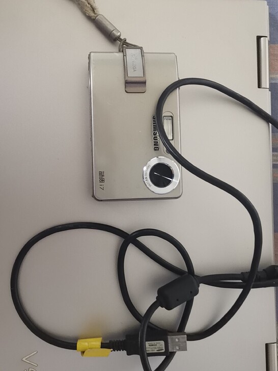 三星小蓝调i7数码相机CCD相机 功能未知...