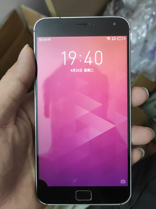 魅族MX4Pro手机 屏幕左下角有一小块漏...