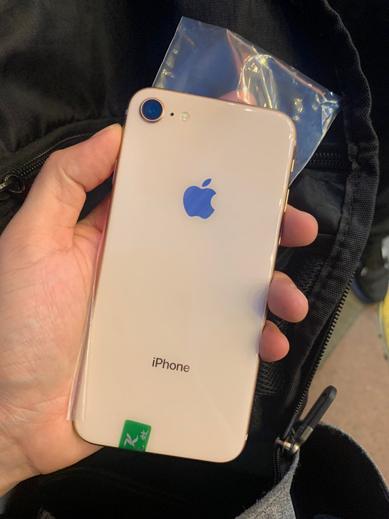 苹果8，64，金色，美版全网通，900