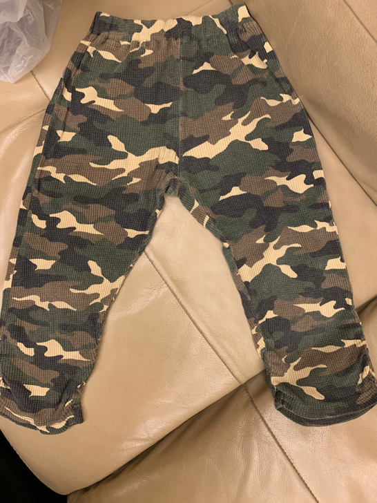 一些小孩子裤子