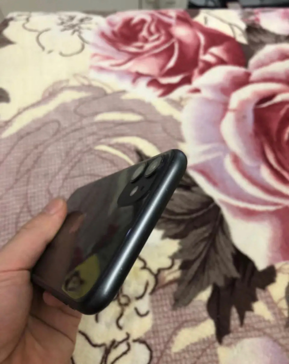 苹果11转让  然后手机都是个人在用 我也...