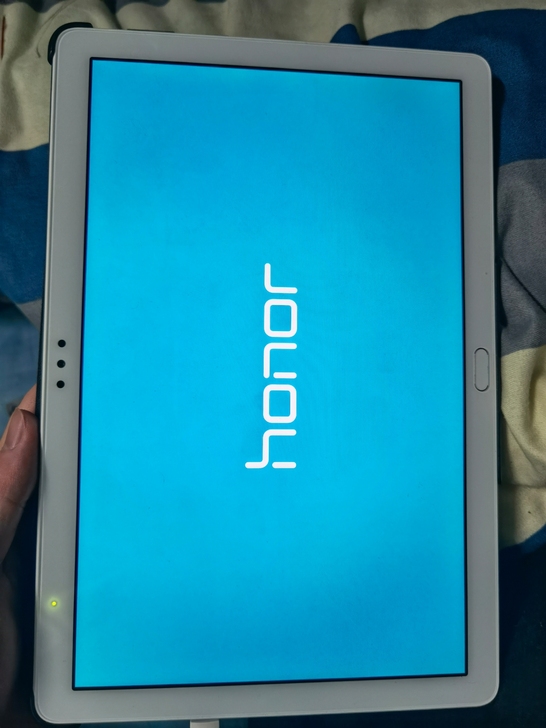 出一台荣耀平板5，4+64GWIFI版，送...