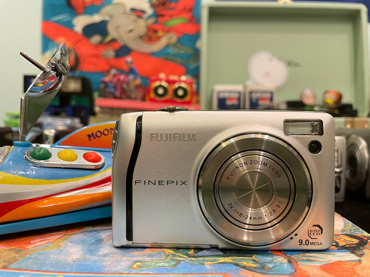 富士F47   金属外壳   磨砂质感