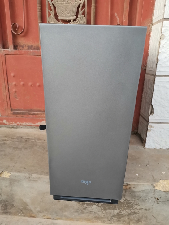 爱国者M2 PRO机箱  成色如图，大机箱...