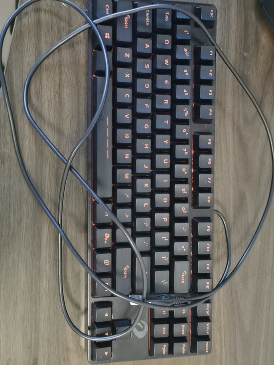 电脑和雷蛇键盘都在寝室没带回来，家里也没有...