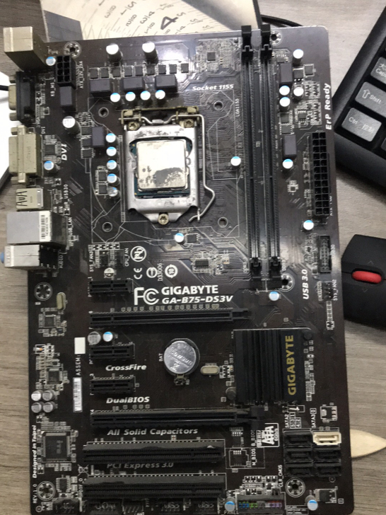 公司电脑拆下的 开机电脑不显示 应该是主板...