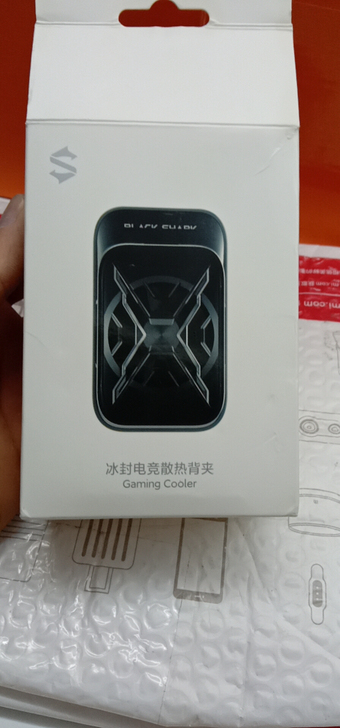 黑鲨 冰封电竞散热背夹 黑色，仅拆封，拍照...