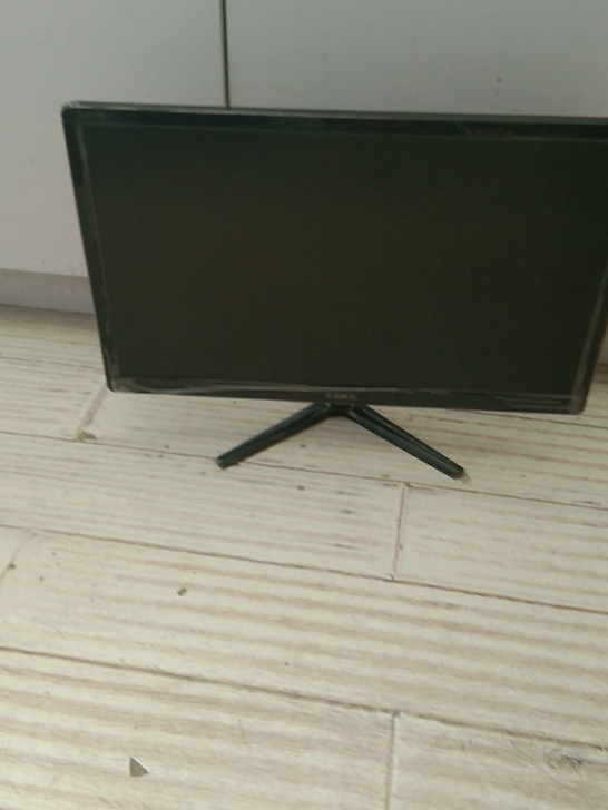 24寸电脑显示器