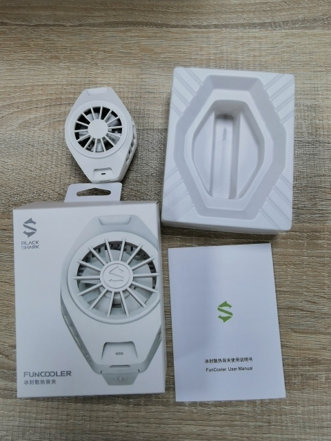 小米黑鲨冰封散热背夹手机散热器