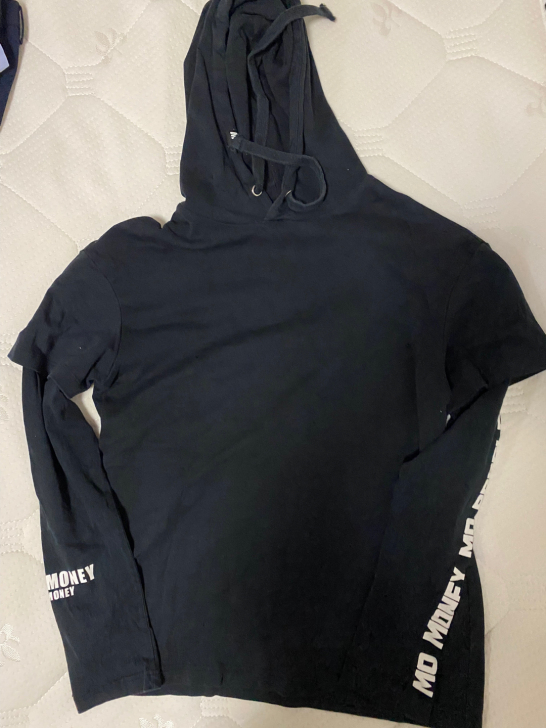 男士连帽卫衣，假两件，购于MLMR实体店，...