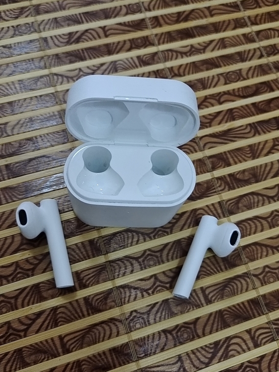 入手不到一个月，本来想换个小米手机配套使用...