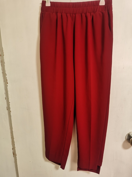 买来就没穿过，适合瘦瘦可爱的小个子妹妹，暗...