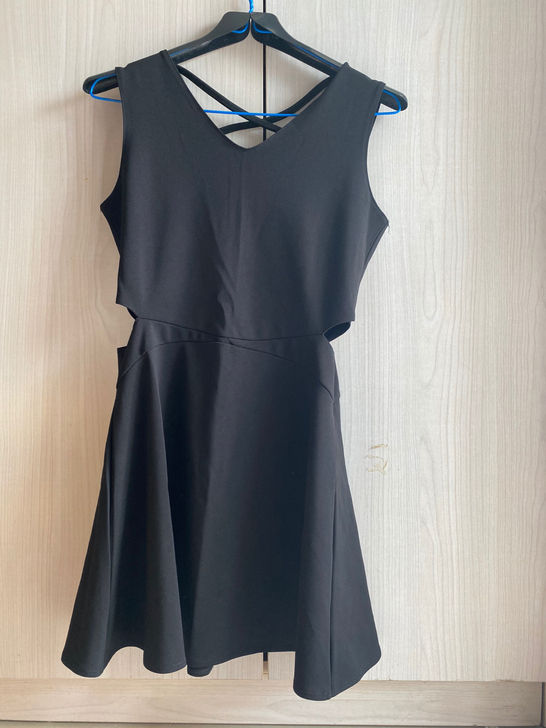 (低价甩卖)气质小黑裙高腰显瘦