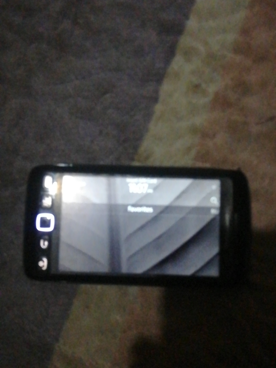 黑莓手机，不知道什么型号了，打电话，连无线...