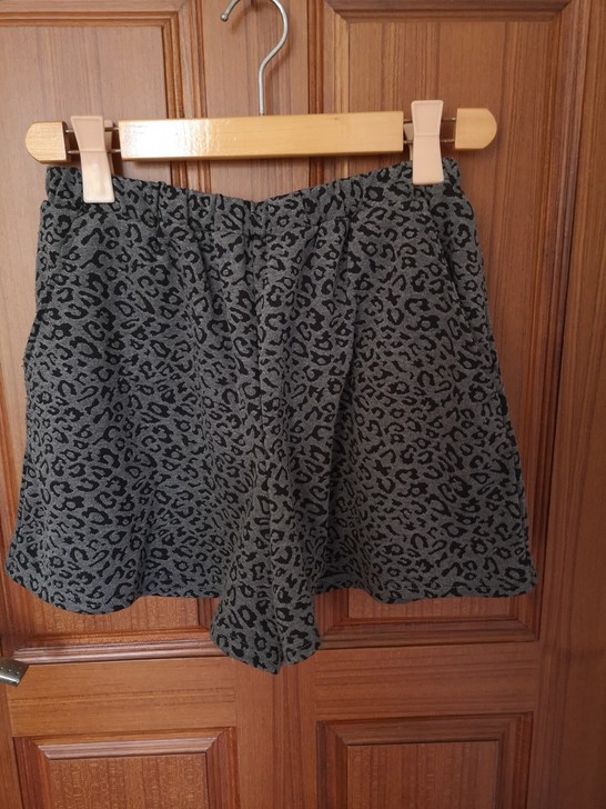 女短裤休闲短裤，有衬里，面料厚实有弹性，3...