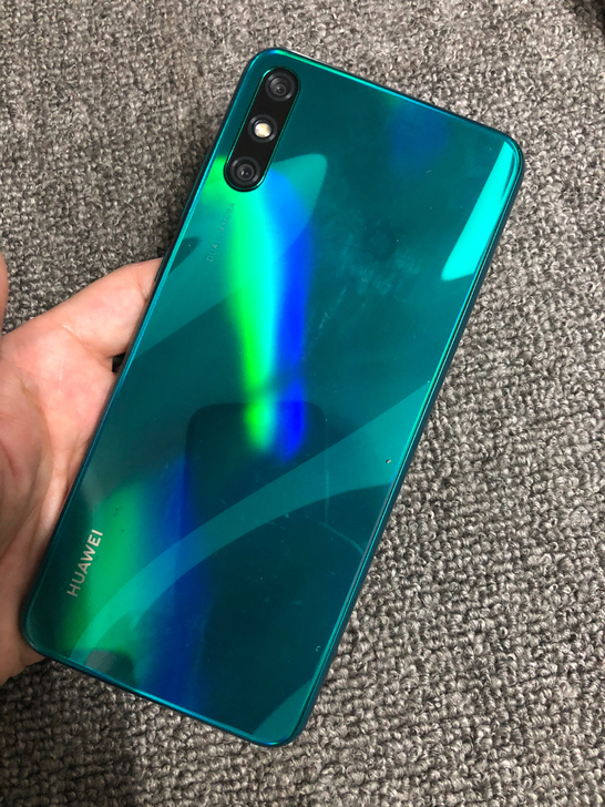 华为畅享10e手机全网通4+64g  9成...