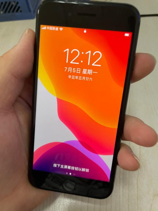 苹果8 国行64g黑色 全网通  最近裸奔...