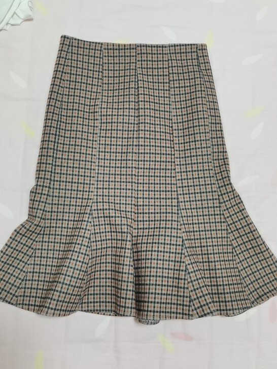 荷叶边半身裙，秋冬款，M码，12元包邮，偏...