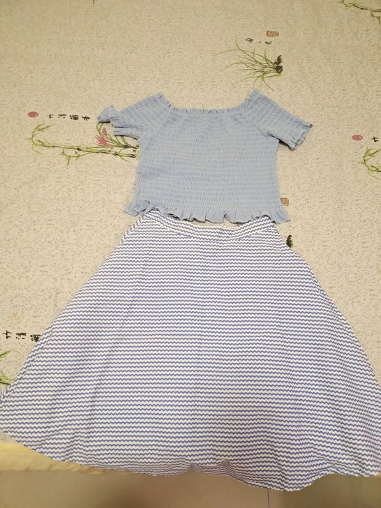 一套裙装，只穿过两次，无污渍破损，因为长胖...