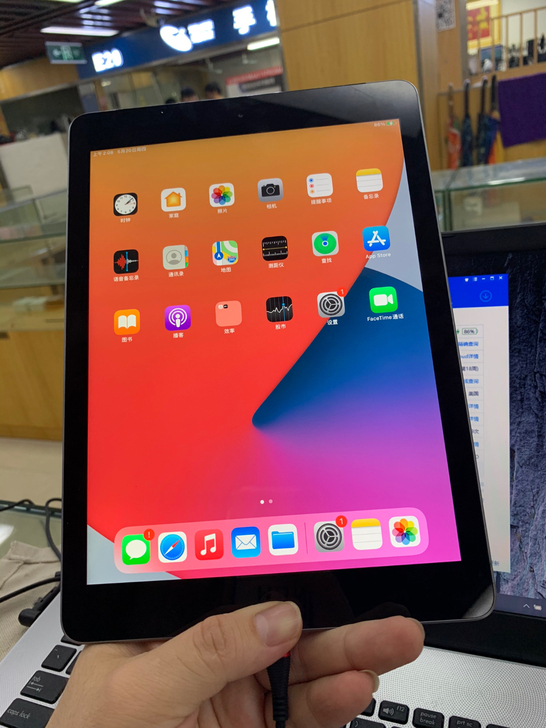 2018款iPad 9.7  32g 插卡...