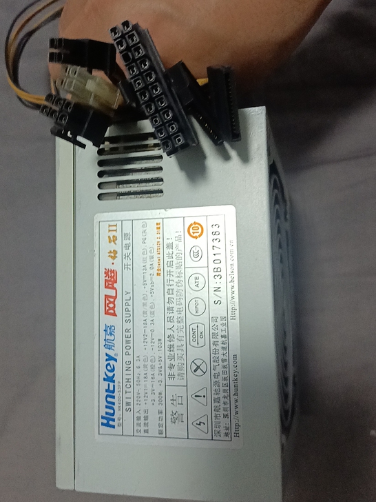 两个闲置电脑电源，一个航嘉300w，一个长...